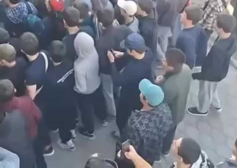 В Кизляре произошла давка из-за кроссовок