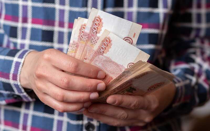 Реальные доходы россиян снижаются на фоне нехватки рабочей силы