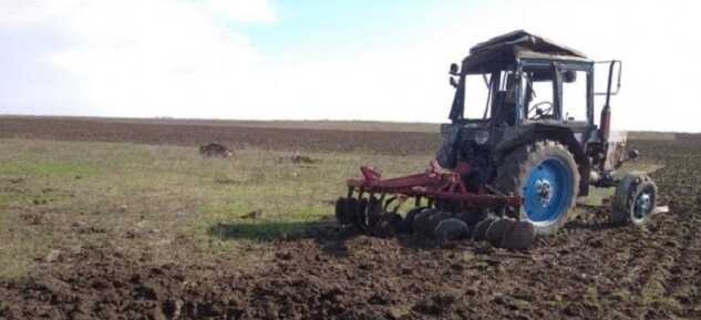 В Донецкой области на мине подорвался трактор