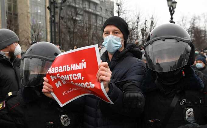 Обвинение запросило 8 лет колонии москвичу по делу о брошенном файере на митинге 23 января