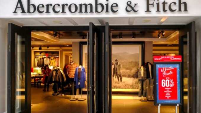 В США обвинили бренд одежды Abercrombie & Fitch в принуждении к сексу более сотни мужчин-моделей