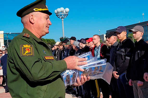 В Каменске-Уральском преподаватель техникума внедрил новый метод наказания для студенток