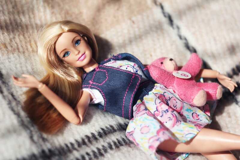 Mattel принес извинения за ошибочную ссылку на порносайт на упаковке кукол Барби