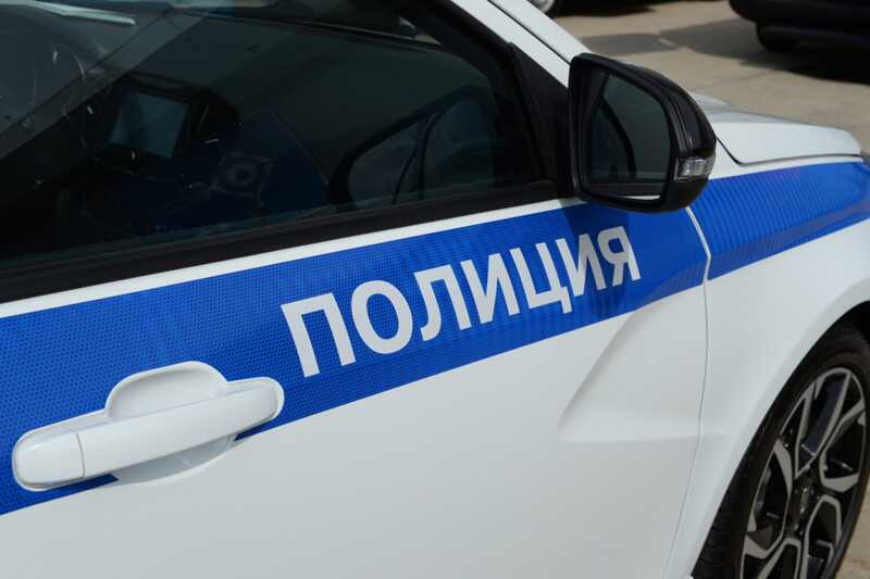 В Санкт-Петербурге водитель сбил полицейского и скрылся при попытке задержания