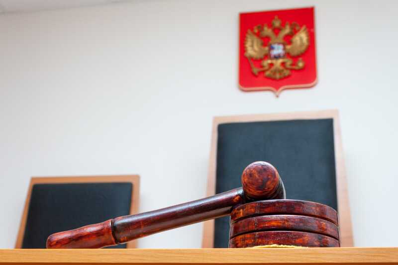 В Ленинградской области преподавательницу осудили за связь с учеником