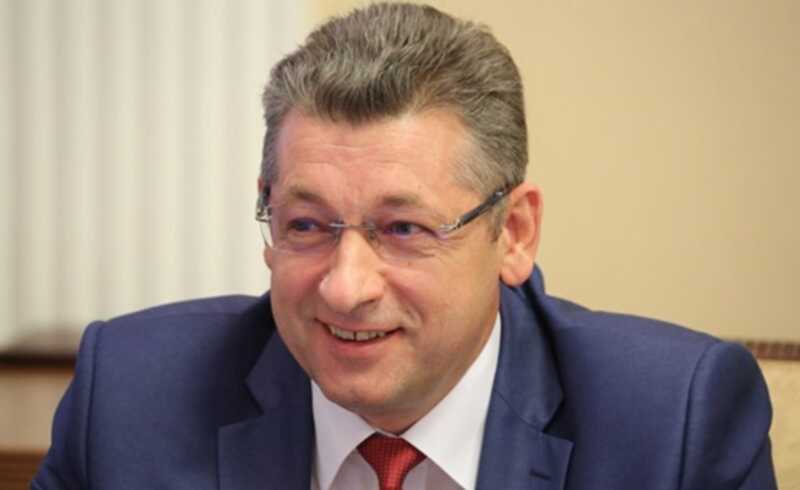 Премьер-министр Ульяновской области Геннадий Спирчагов продолжает поддерживать семейные кланы депутатов, опустошая региональный бюджет