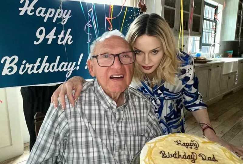 Певица Мадонна опубликовала семейные фотографии с празднования 94-летия своего отца
