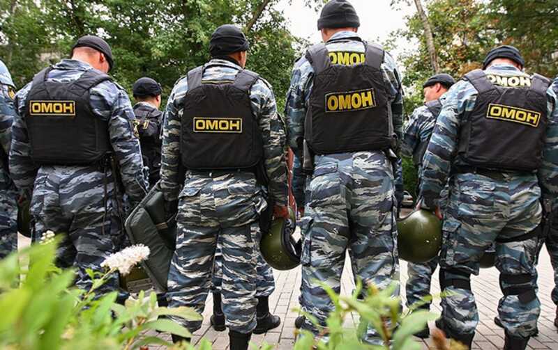 Росгвардия и ОМОН закрыли центр «Россия» перед визитом президента