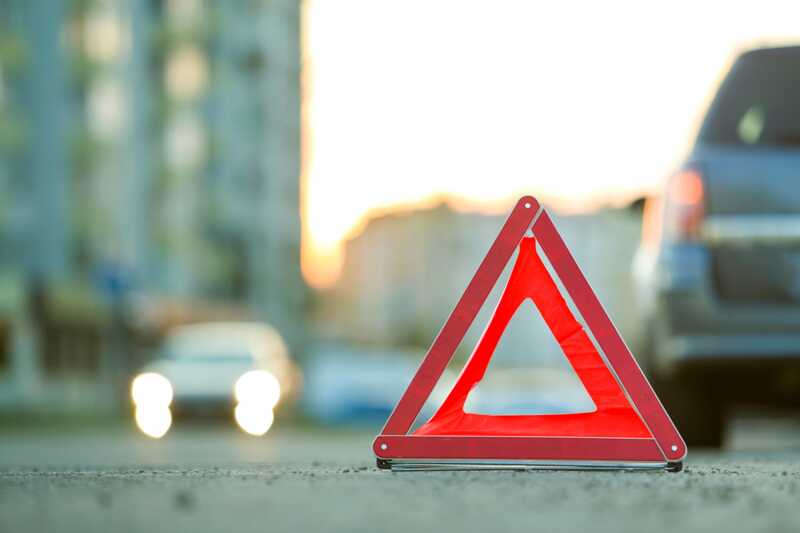 В результате аварии с грузовиком в Москве движение транспорта оказалось заблокировано