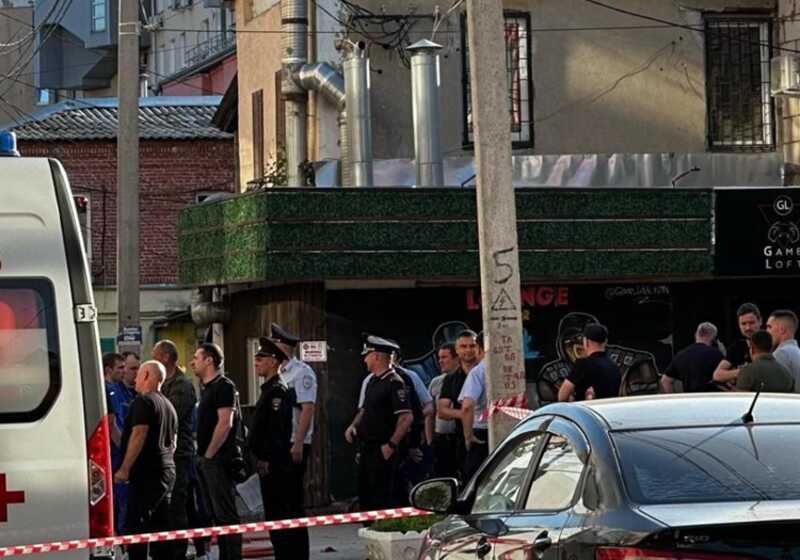 В результате взрыва гранаты в лаунж-баре возле ТЦ «Малина» пострадали три человека