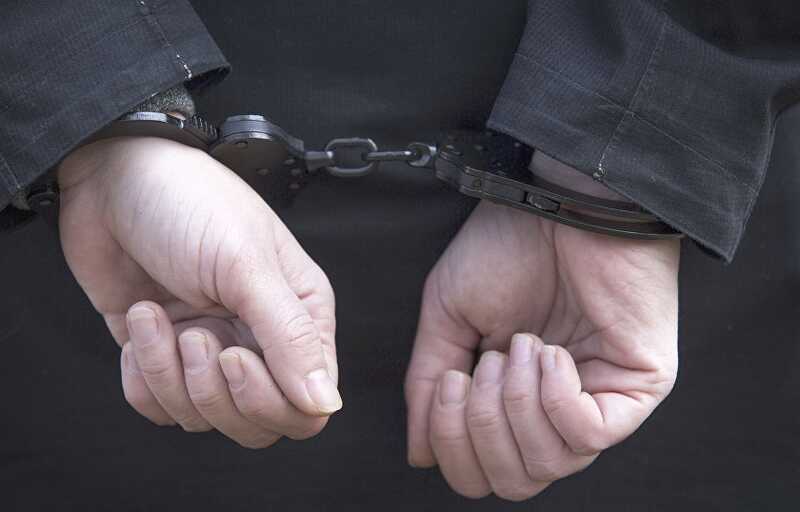 В Петербурге мужчина совершил нападение на женщину и священнослужителя около церкви