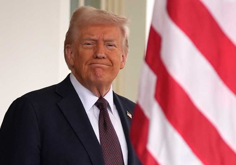 Трамп на протяжении 15 лет поддерживал дружеские отношения с Джеффри Эпштейном и сам неоднократно обвинялся в домогательствах, - New York Times