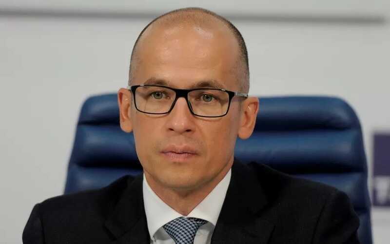 Пользователи раскритиковали презентацию с огромными буквами на встрече Путина и Александра Бречалова