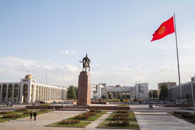Кыргызстан внезапно ограничил финансовые операции с Россией после санкций США