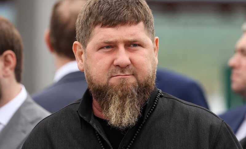 Рамзан Кадыров сымитировал выезд на танке в центре Грозного, чтобы опровергнуть слухи о недуге