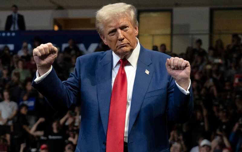Во время визита в Шотландию Дональд Трамп обвинил ветряные электростанции в разрушении природы и гибели китов