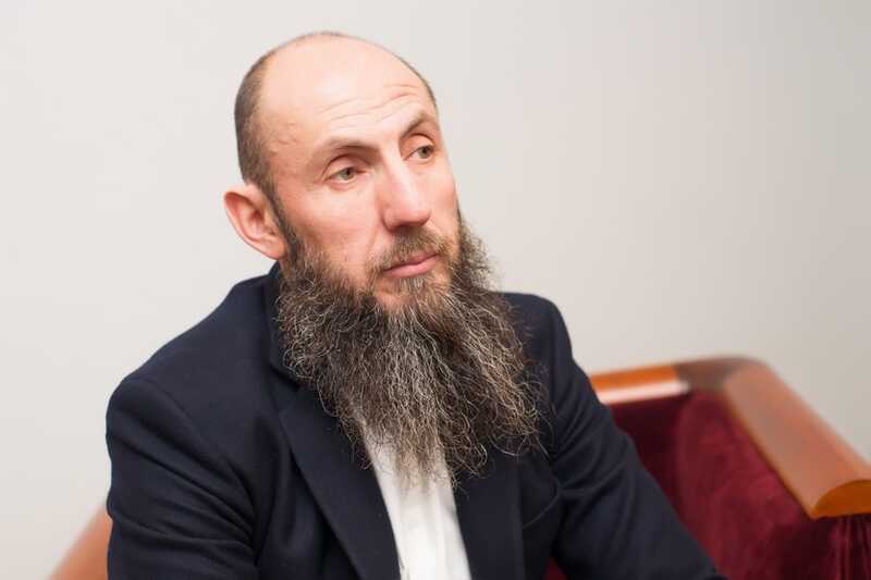 Главу МХАТ Владимира Кехмана обвиняют в получении элитного автомобиля в качестве взятки