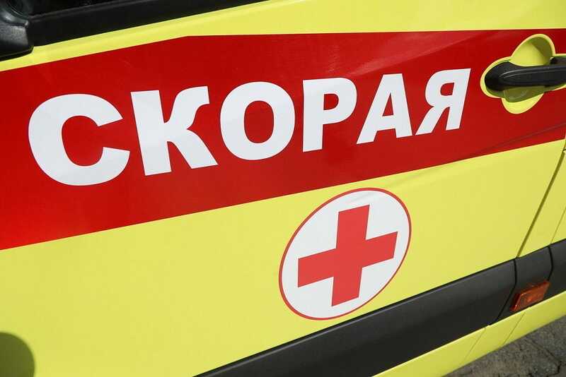 В Ленинградской области грузовой состав врезался в автобус с туристами: есть жертвы