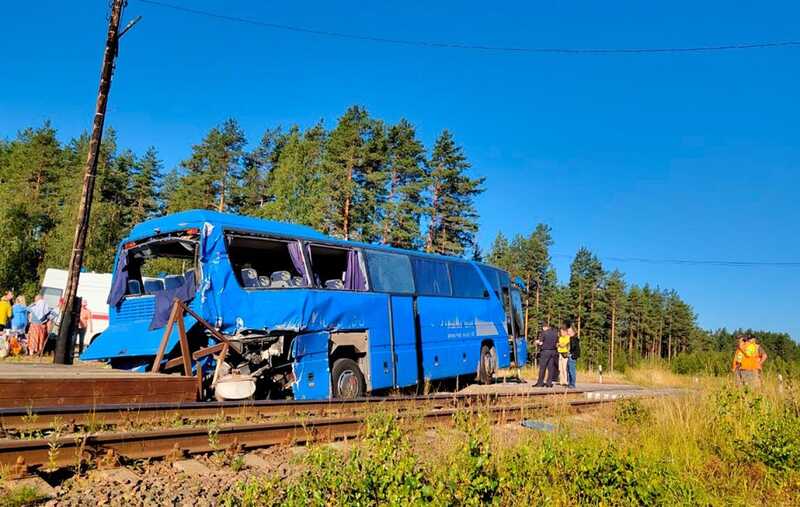 Определена причина смертельного столкновения поезда с автобусом в Ленинградской области