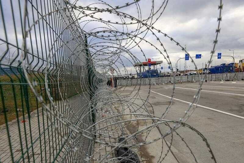 Польские пограничники раскрыли, как мигранты пересекли границу, используя туалетную кабинку