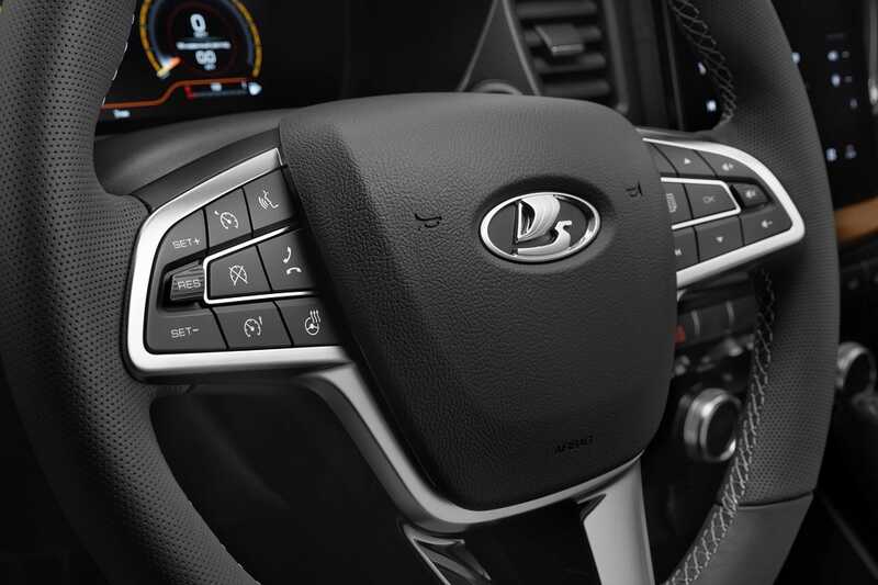 В Самаре автолюбитель заметил опасную неисправность в управлении Lada Vesta во время движения