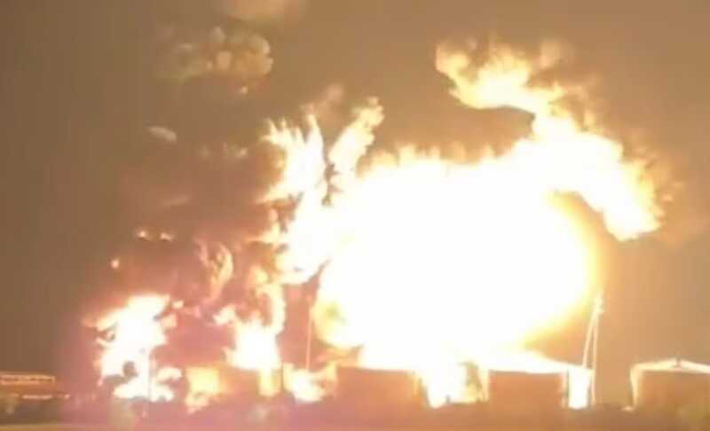 Возгорание на нефтебазе в Ростовской области не удаётся ликвидировать после атаки беспилотного летательного аппарата