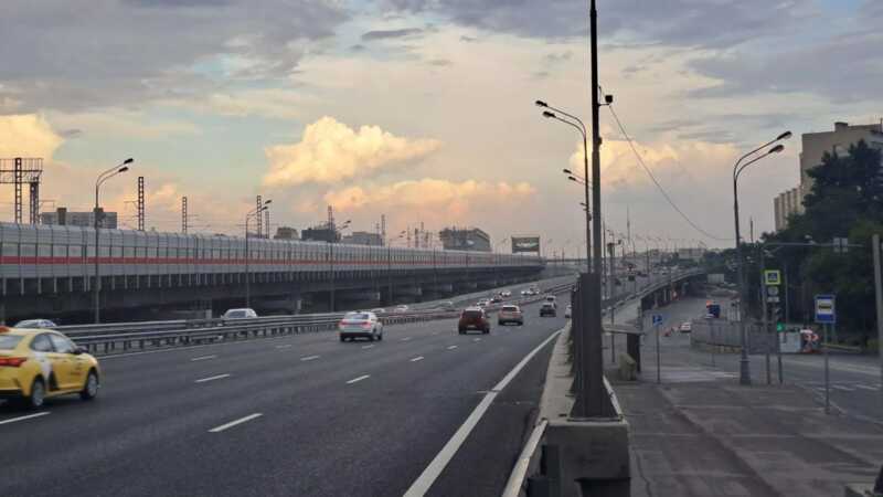 В районе 1-го Казанского просека в Москве произошла автокатастрофа с участием нескольких машин