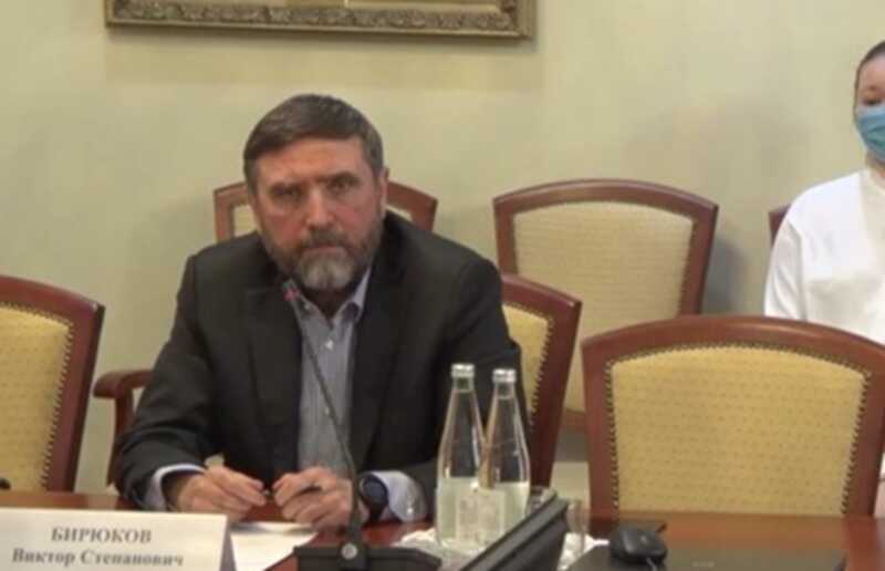Талина прячется под маской власти: как Бирюков подвергает опасности здоровье покупателей ради выгоды