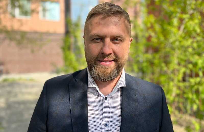 Депутат из Новосибирска Александр Аверкин задолжал десятки миллионов и уклоняется от судебных приставов